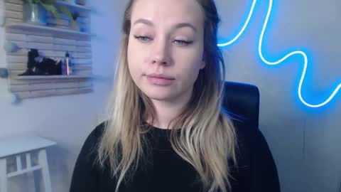 Snapshot of holly_bb95 chatting on January 2025 09:37:02 AM Holly online show from January 2025 09:37:02 AM