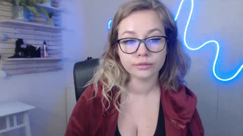 Snapshot of holly_bb95 chatting on January 2025 06:27:02 AM Holly online show from January 2025 06:27:02 AM