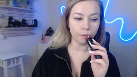 Snapshot of holly_bb95 chatting on January 2025 03:34:02 AM Holly online show from January 2025 03:34:02 AM