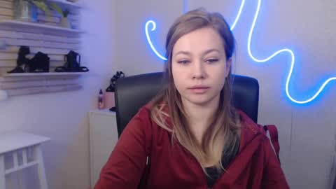 Snapshot of holly_bb95 chatting on January 2025 04:32:01 AM Holly online show from January 2025 04:32:01 AM