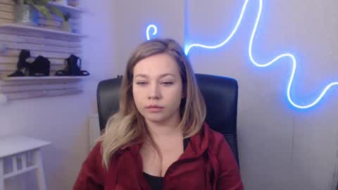 Snapshot of holly_bb95 chatting on January 2025 07:36:02 AM Holly online show from January 2025 07:36:02 AM