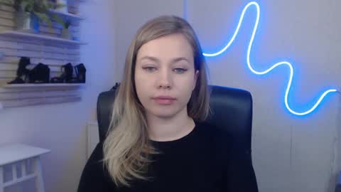 Snapshot of holly_bb95 chatting on January 2025 09:35:01 AM Holly online show from January 2025 09:35:01 AM