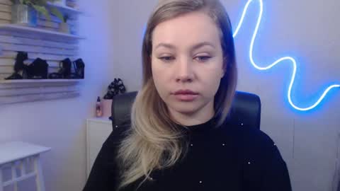 Snapshot of holly_bb95 chatting on January 2025 03:31:01 AM Holly online show from January 2025 03:31:01 AM