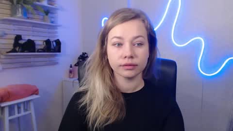 Snapshot of holly_bb95 chatting on January 2025 04:50:01 AM Holly online show from January 2025 04:50:01 AM