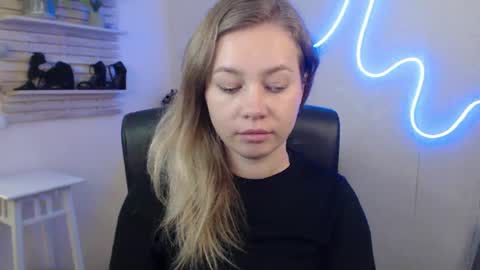 Snapshot of holly_bb95 chatting on January 2025 10:56:01 AM Holly online show from January 2025 10:56:01 AM