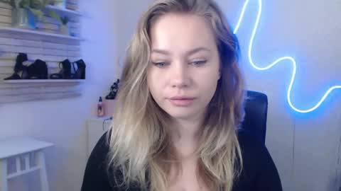 Snapshot of holly_bb95 chatting on January 2025 02:30:01 AM Holly online show from January 2025 02:30:01 AM