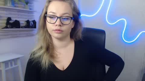 Snapshot of holly_bb95 chatting on January 2025 05:40:02 AM Holly online show from January 2025 05:40:02 AM