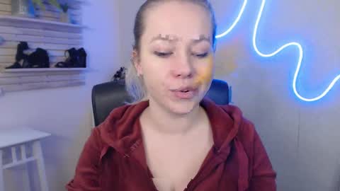 Snapshot of holly_bb95 chatting on January 2025 08:43:01 AM Holly online show from January 2025 08:43:01 AM