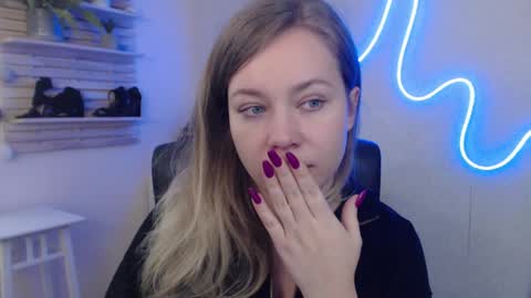 Snapshot of holly_bb95 chatting on February 2025 09:15:01 AM Holly online show from February 2025 09:15:01 AM