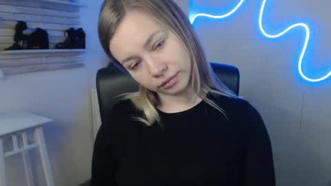 Snapshot of holly_bb95 chatting on February 2025 04:52:02 AM Holly online show from February 2025 04:52:02 AM