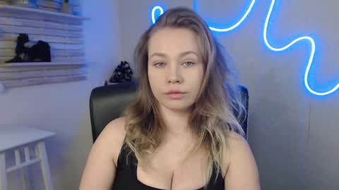 Snapshot of holly_bb95 chatting on February 2025 05:16:01 AM Holly online show from February 2025 05:16:01 AM