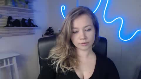 Snapshot of holly_bb95 chatting on February 2025 02:12:02 AM Holly online show from February 2025 02:12:02 AM