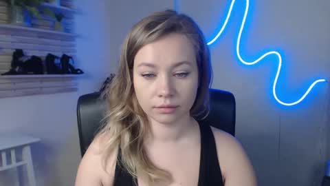 Snapshot of holly_bb95 chatting on February 2025 05:16:01 AM Holly online show from February 2025 05:16:01 AM