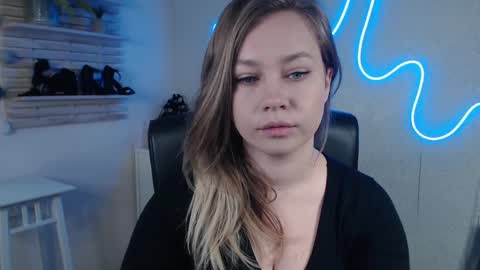 Snapshot of holly_bb95 chatting on February 2025 12:20:01 AM Holly online show from February 2025 12:20:01 AM