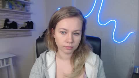 Snapshot of holly_bb95 chatting on March 2025 12:54:02 AM Holly online show from March 2025 12:54:02 AM