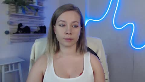 Snapshot of holly_bb95 chatting on March 2025 12:20:02 AM Holly online show from March 2025 12:20:02 AM