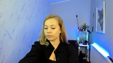 Snapshot of holly_bb95 chatting on September 2025 05:07:02 PM Holly online show from September 2025 05:07:02 PM