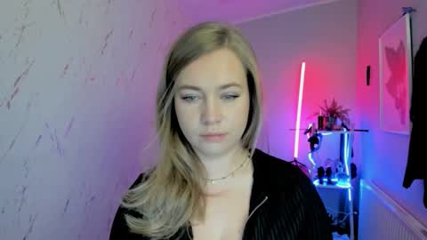 Snapshot of holly_bb95 chatting on November 2025 08:46:02 PM Holly online show from November 2025 08:46:02 PM