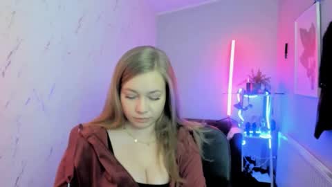 Snapshot of holly_bb95 chatting on November 2025 07:46:02 PM Holly online show from November 2025 07:46:02 PM