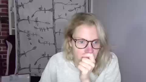 Snapshot of holly_bourbon chatting on October 2025 08:20:02 PM holly_bourbon online show from October 2025 08:20:02 PM