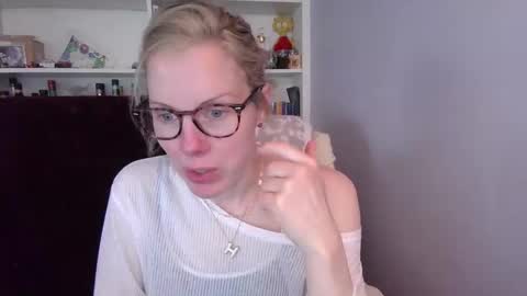 Snapshot of holly_bourbon chatting on March 2026 07:16:02 PM holly_bourbon online show from March 2026 07:16:02 PM