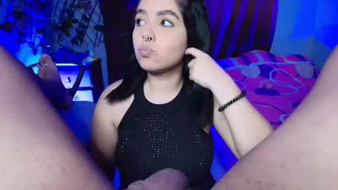 Snapshot of holly_couple chatting on February 2026 05:05:01 AM holly_couple online show from February 2026 05:05:01 AM