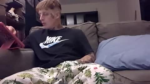 Snapshot of holly_dom_gore chatting on December 2025 03:11:02 AM holly_dom_gore online show from December 2025 03:11:02 AM