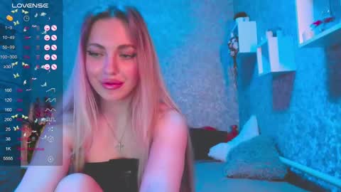 holly_molly8 online show from December 2024 10:00:01 PM