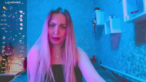 holly_molly8 online show from January 2025 02:00:02 AM