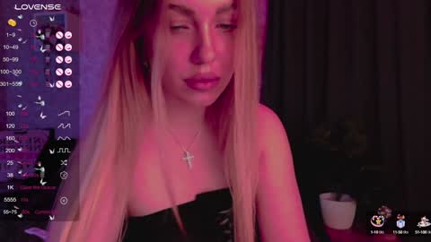 holly_molly8 online show from January 2025 07:00:01 PM