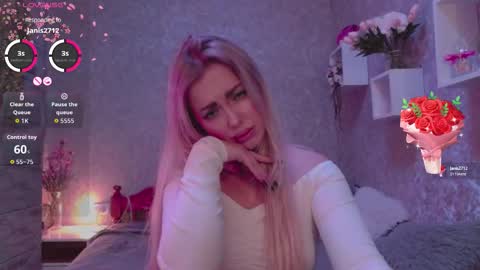 holly_molly8 online show from September 2025 06:35:01 PM