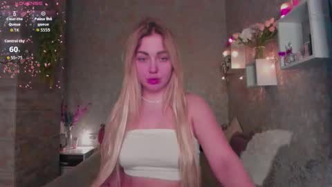holly_molly8 online show from January 2026 04:12:01 PM