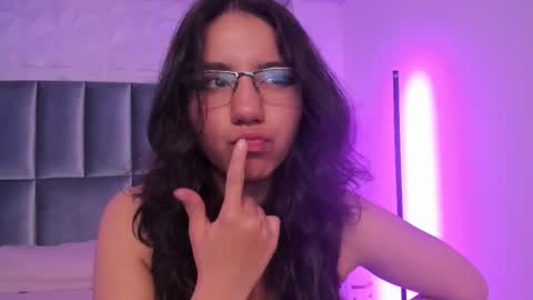 hollypeach_ online show from February 2026 07:46:01 PM