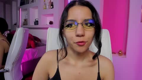 hollypeach_ online show from April 2026 05:51:01 PM