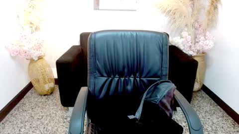 Holly online show from December 2024 06:42:02 PM