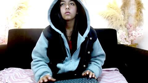 Holly online show from December 2024 09:28:02 AM