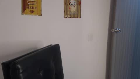 hollyshit_ online show from February 2025 12:54:02 AM