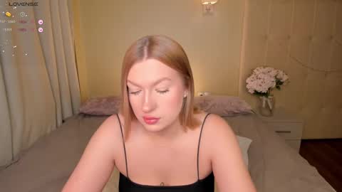 Snapshot of hollyylee chatting on January 2025 01:29:01 AM Emma online show from January 2025 01:29:01 AM