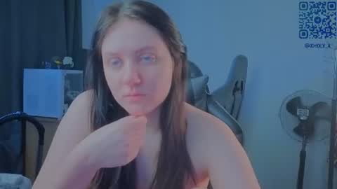 Snapshot of holy_kveta chatting on July 2026 02:22:01 AM Kviki online show from July 2026 02:22:01 AM
