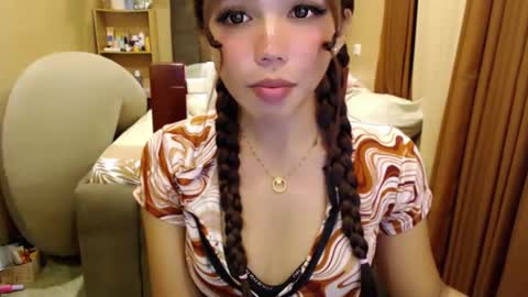 Snapshot of holy_molly1 chatting on May 2026 06:09:01 PM holy_molly1 online show from May 2026 06:09:01 PM