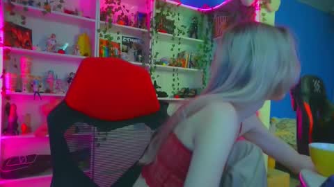 Snapshot of holy_rumi chatting on November 2025 09:40:01 AM Rumi online show from November 2025 09:40:01 AM