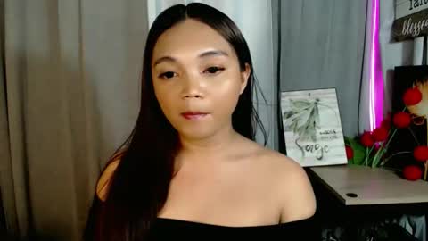 Snapshot of holy_shine chatting on May 2026 10:27:01 PM Bella online show from May 2026 10:27:01 PM