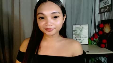 Snapshot of holy_shine chatting on May 2026 11:14:02 PM Bella online show from May 2026 11:14:02 PM