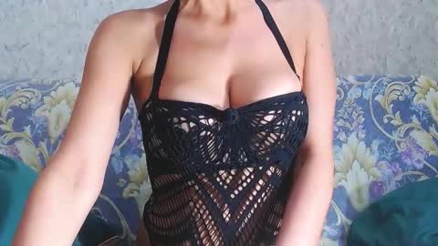 Snapshot of holyjulie chatting on January 2026 07:11:01 PM HolyJulie online show from January 2026 07:11:01 PM