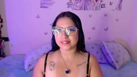 Snapshot of honey_buns_1 chatting on November 2025 12:05:02 PM mimi online show from November 2025 12:05:02 PM