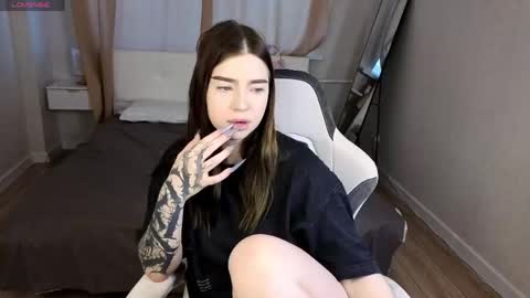 Snapshot of honey_cherrry chatting on May 2026 01:57:16 AM Honey online show from May 2026 01:57:16 AM