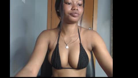 Snapshot of honey_juicydoll chatting on February 2026 07:23:01 AM Sonia online show from February 2026 07:23:01 AM