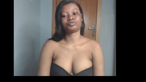 Snapshot of honey_juicydoll chatting on February 2026 07:28:01 AM Sonia online show from February 2026 07:28:01 AM