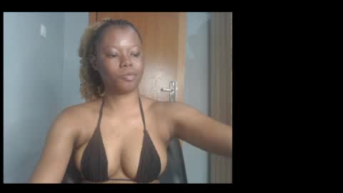 Snapshot of honey_juicydoll chatting on June 2026 07:20:01 AM Sonia online show from June 2026 07:20:01 AM