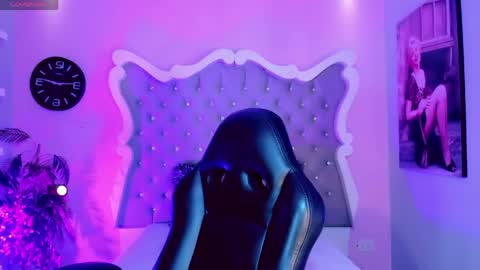 honey_moontsts online show from May 2026 12:12:02 PM